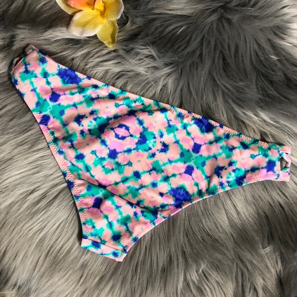 Shade & shore macrame cage side bikini bottoms. Size XS - Picture 6 of 6